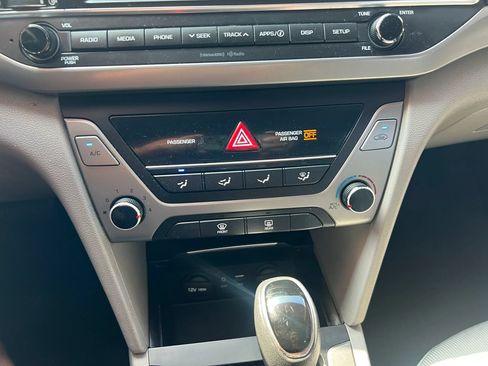 Used 2017 Hyundai Elantra SE FWD image 22
