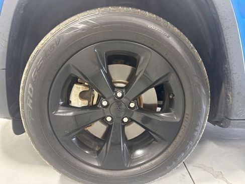 Used 2021 Jeep Cherokee Latitude Plus image 11