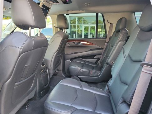 Used 2015 Cadillac Escalade Premium image 7
