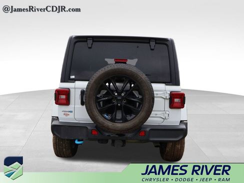 Used 2023 Jeep Wrangler Unlimited Sahara w/ Cold Weather Group AWD/4WD image 15