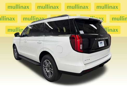 New 2026 Ford Expedition Active image 9