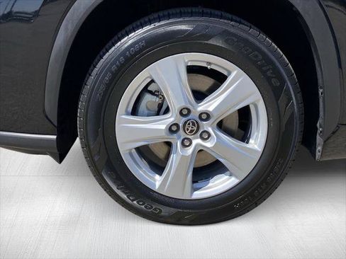Certified 2024 Toyota Highlander LE FWD image 13