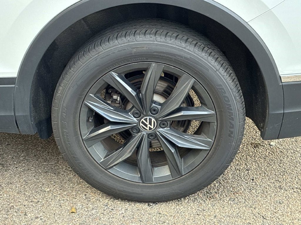 Used 2024 Volkswagen Tiguan SE FWD image 21