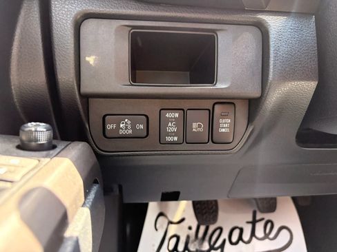 Used 2019 Toyota Tacoma TRD Off-Road w/ TRD Premium Off Road Package AWD/4WD image 26