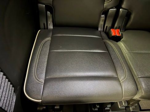 Used 2023 GMC Yukon XL SLT w/ SLT Premium Package AWD/4WD image 25