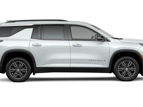 New 2026 Chevrolet Traverse LT w/ LPO, Floor Liner Package FWD image 3