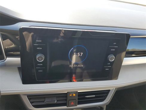 Used 2025 Volkswagen Taos SE w/ Panoramic Sunroof Package image 19