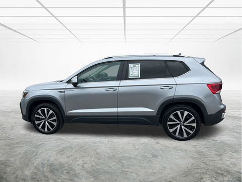 Used 2024 Volkswagen Taos SE FWD image 8