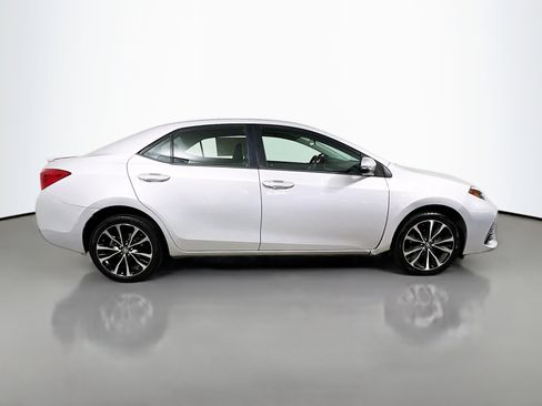 Used 2019 Toyota Corolla SE image 3