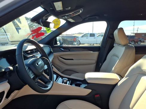 New 2025 Jeep Grand Cherokee L Limited w/ Trailer Tow Package image 5