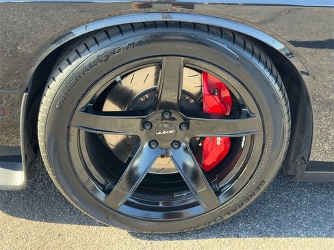 Used 2015 Dodge Challenger SRT Hellcat image 9