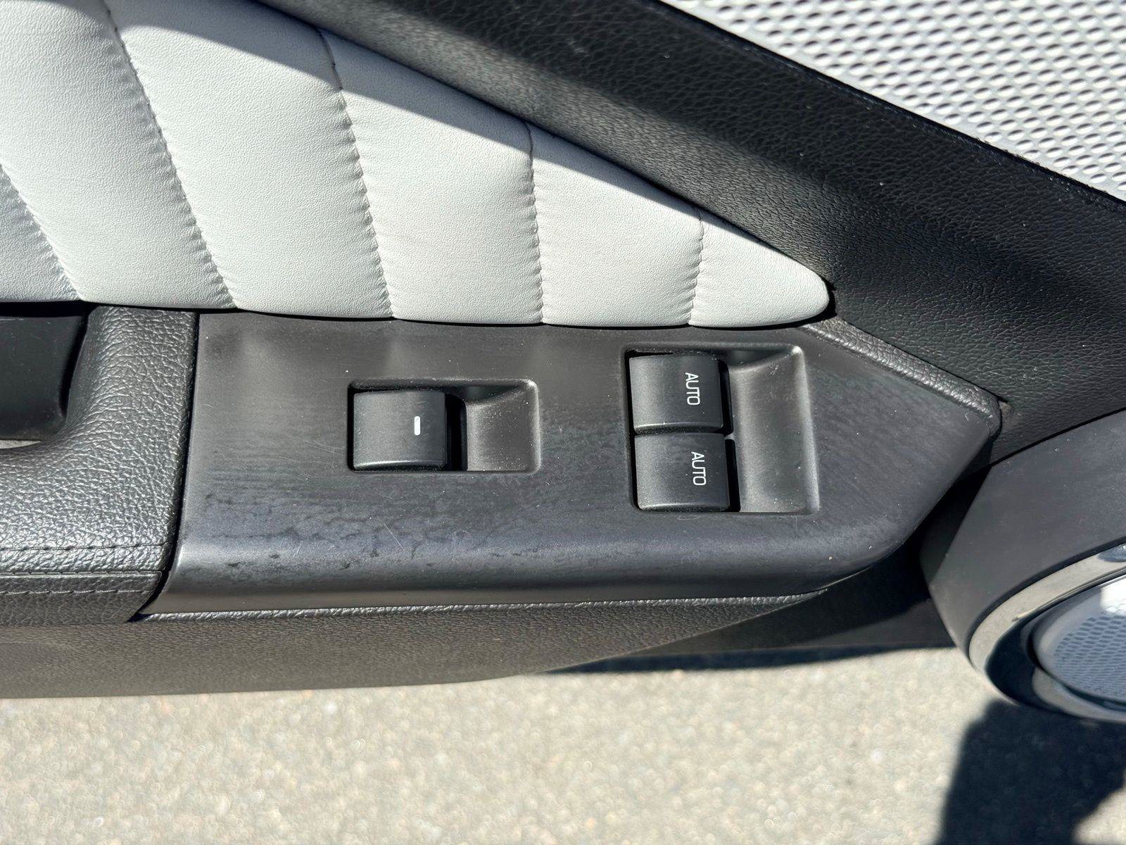 Used 2010 Ford Mustang Shelby GT500 RWD image 17