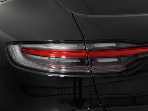 Certified 2026 Porsche Macan AWD/4WD image 21
