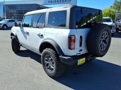 New 2025 Ford Bronco Badlands image 5