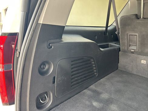 Used 2019 Chevrolet Suburban LT RWD image 38