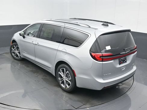 New 2026 Chrysler Pacifica Pinnacle image 44