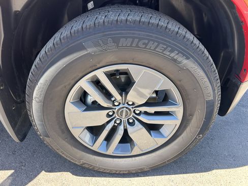 Used 2025 Nissan Frontier SV RWD image 9