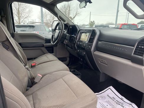 Used 2019 Ford F250 XLT w/ Snow Plow Prep Package image 28