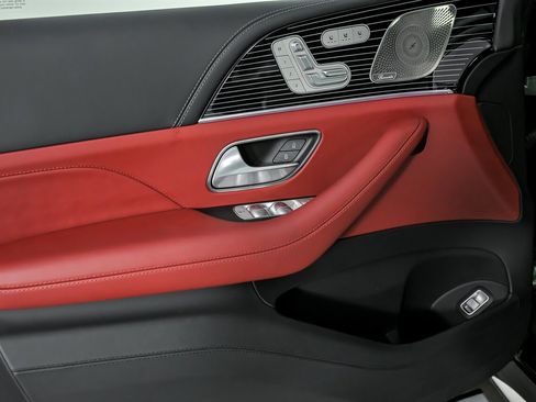 Used 2025 Mercedes-Benz Maybach GLS 600 4MATIC image 18