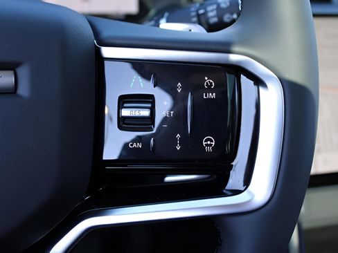 Used 2025 Land Rover Discovery Sport S image 24