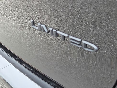 New 2026 Chrysler Pacifica Limited w/ S Appearance Package FWD image 8