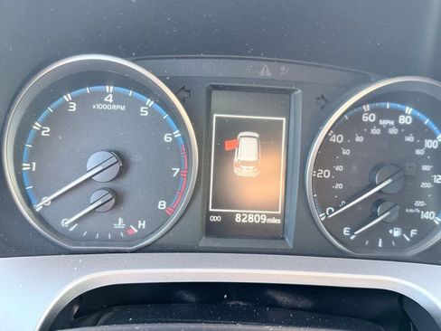 Used 2018 Toyota RAV4 LE image 16