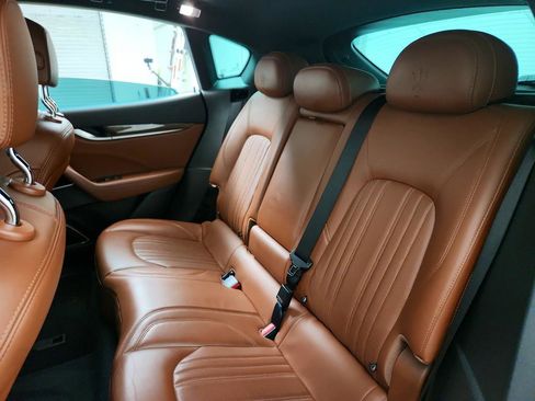 Used 2018 Maserati Levante GranLusso AWD/4WD image 24