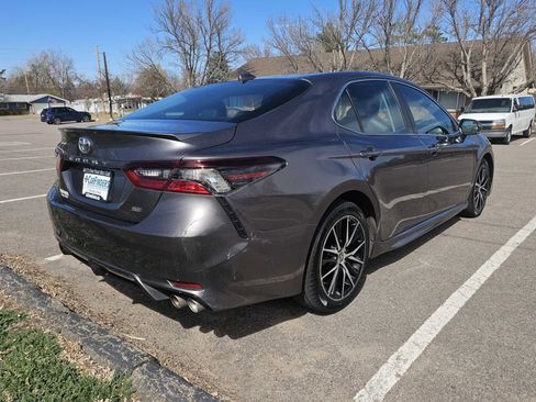 Used 2023 Toyota Camry SE image 5