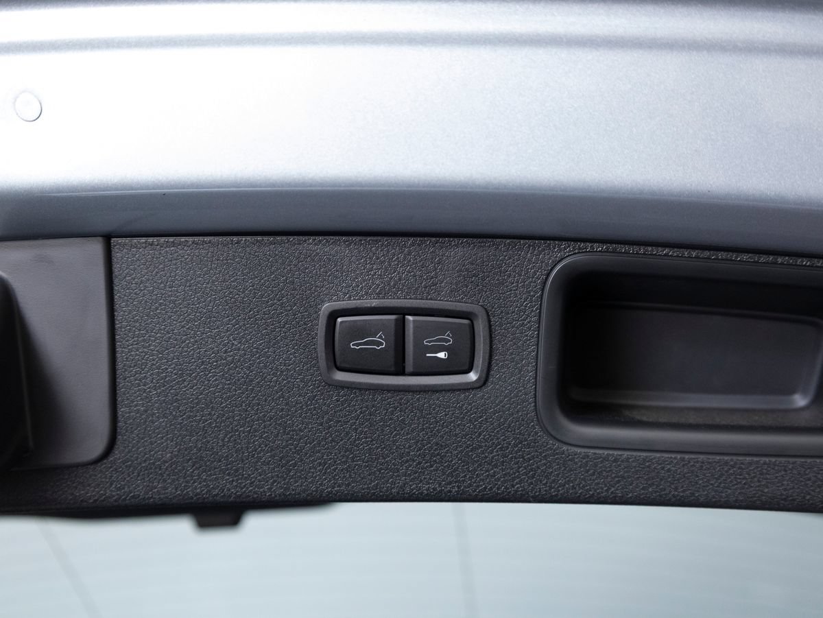 Certified 2024 Porsche Macan AWD/4WD image 37