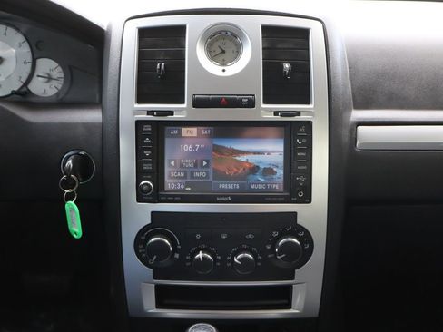 Used 2010 Chrysler 300 Touring image 32