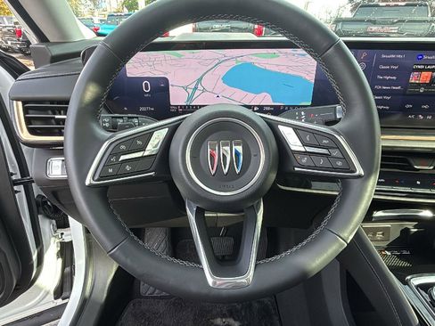 Certified 2025 Buick Envision Avenir image 17