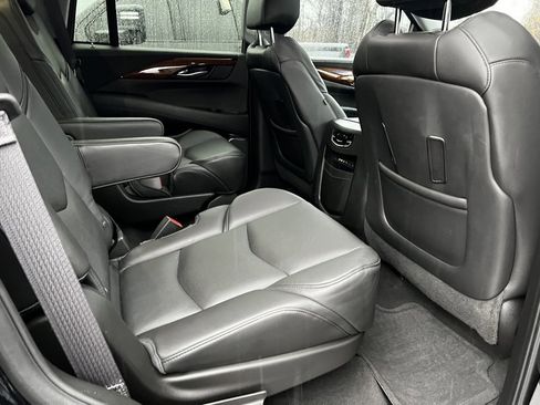 Used 2015 Cadillac Escalade Luxury image 10