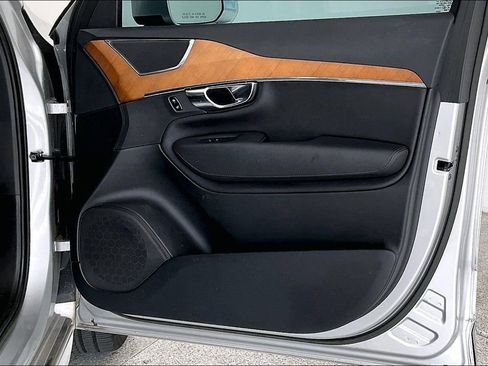 Used 2022 Volvo XC90 T5 Momentum w/ Climate Package image 23