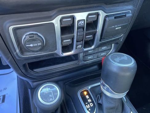 Used 2023 Jeep Wrangler Altitude image 35