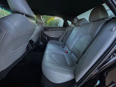 Used 2020 Toyota Avalon Limited image 7