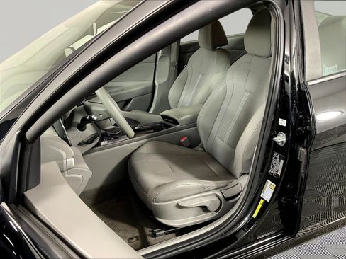 Used 2022 Hyundai Elantra SE FWD image 20