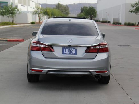 Used 2017 Honda Accord EX image 6