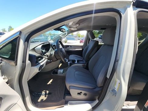 Used 2019 Chrysler Pacifica Touring Plus w/ Advanced Safetytec Group FWD image 30