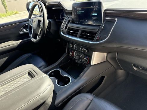 Used 2024 Chevrolet Suburban LT image 27