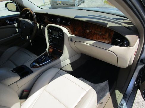 Used 2004 Jaguar XJ8 RWD image 25