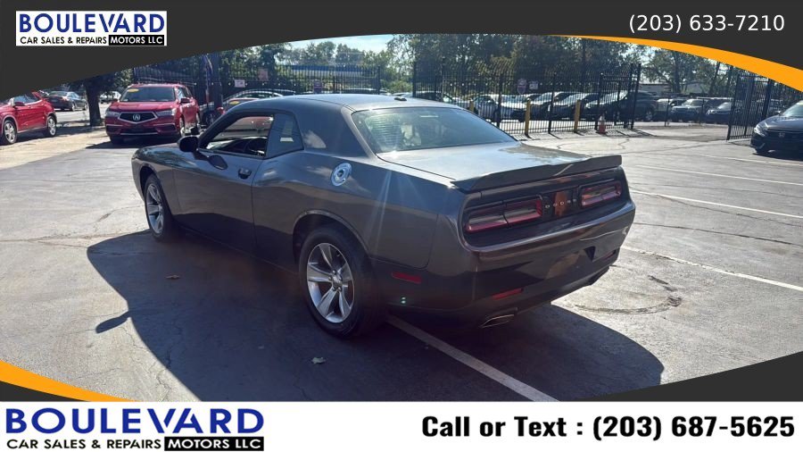 Used 2019 Dodge Challenger SXT RWD image 5