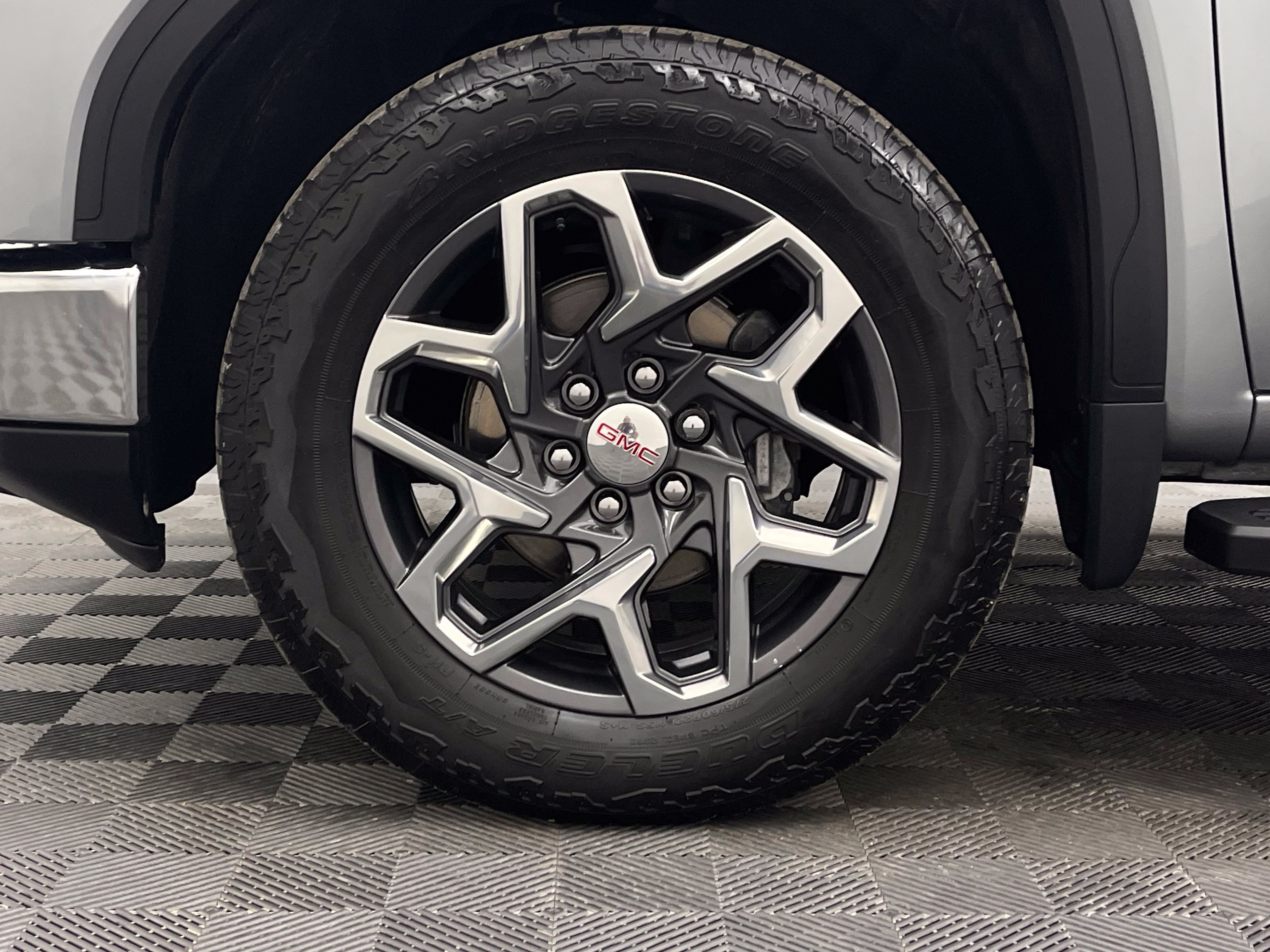 Used 2024 GMC Sierra 1500 SLT w/ SLT Premium Plus Package AWD/4WD image 15