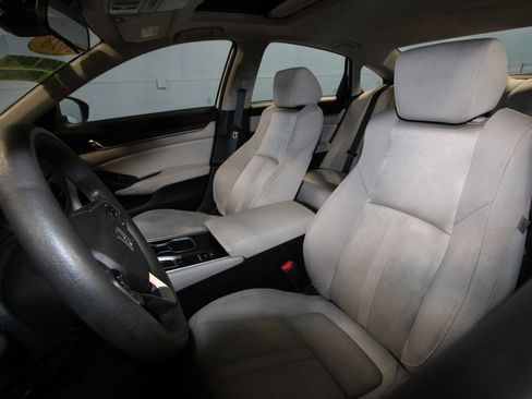 Used 2018 Honda Accord EX image 4