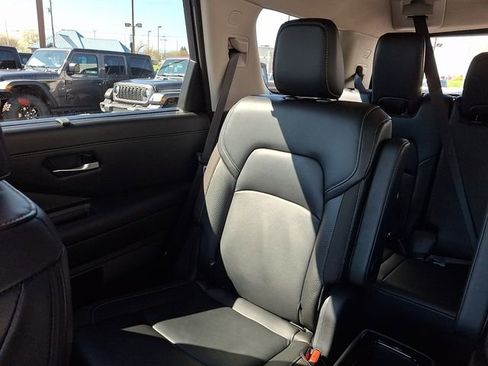 Used 2023 Nissan Pathfinder SL w/ SL Premium Package AWD/4WD image 18
