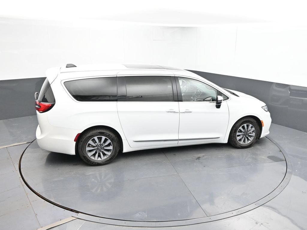 Used 2023 Chrysler Pacifica Limited FWD image 45