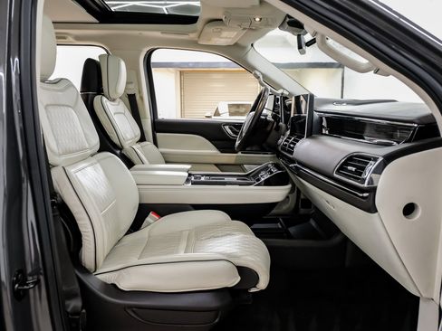 Used 2022 Lincoln Navigator Black Label image 40