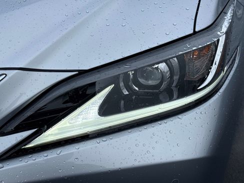 Used 2025 Lexus ES 350 w/ Premium Package image 9