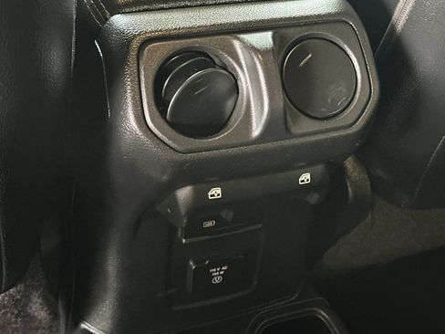 Used 2021 Jeep Wrangler Unlimited Sahara AWD/4WD image 14