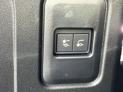 New 2026 Land Rover Defender 130 X-Dynamic SE AWD/4WD image 13