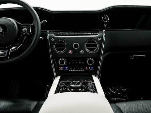 Certified 2025 Rolls-Royce Cullinan image 37